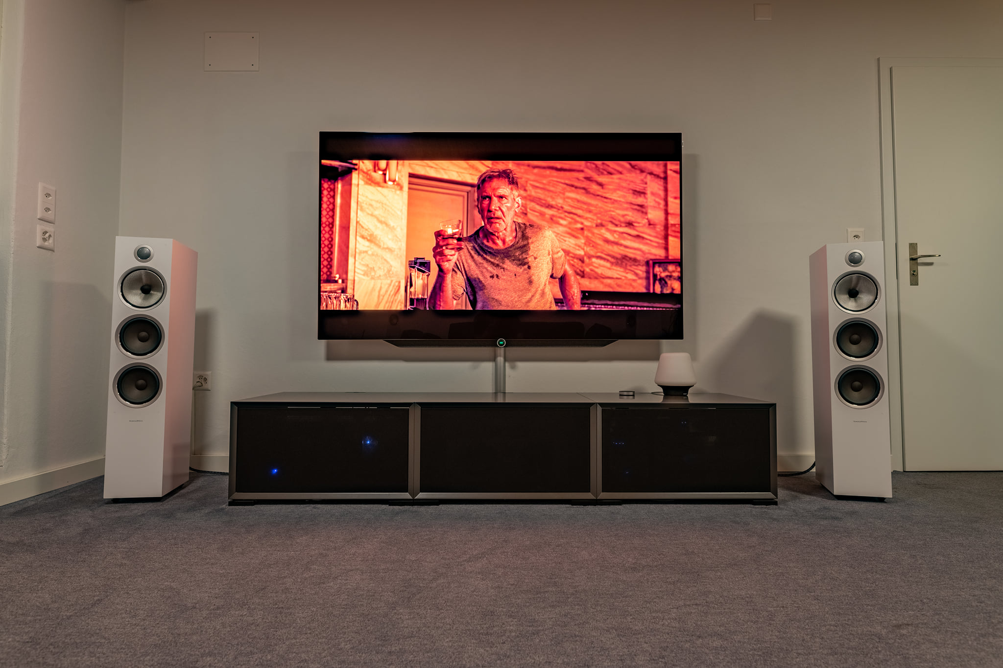 Bowers-Wilkins-Arcam-Denon-Heimkino-front.jpg Bowers-Wilkins-Arcam-Denon-Heimkino-front.jpg