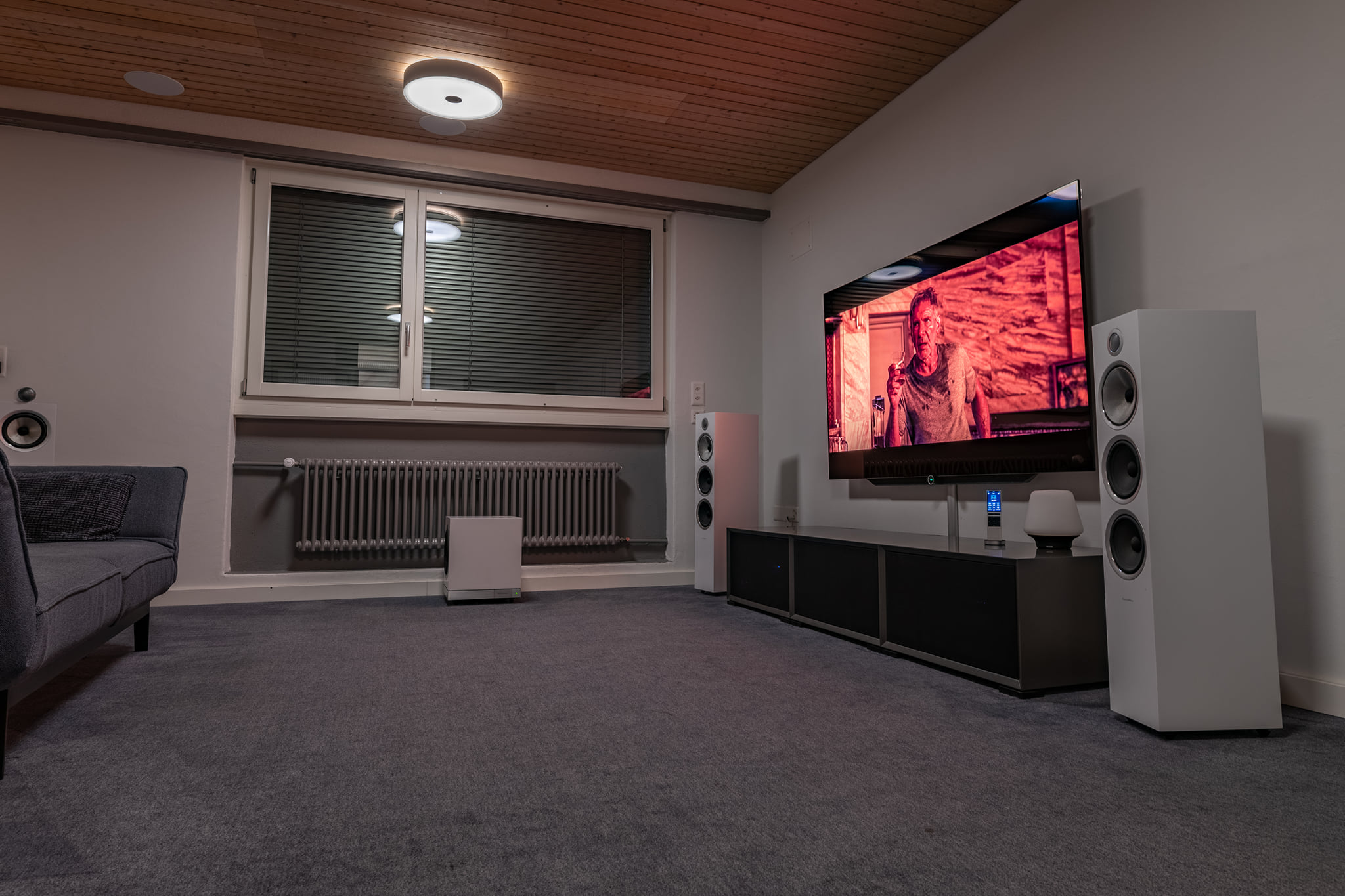 Bowers-Wilkins-Arcam-Denon-Heimkino-side.jpg Bowers-Wilkins-Arcam-Denon-Heimkino-side.jpg