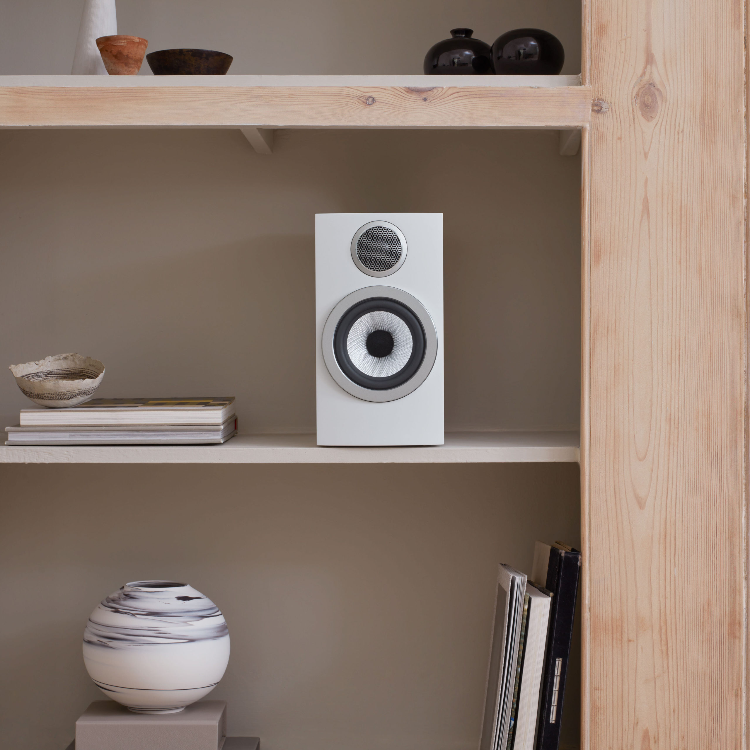 Low-BW-707-S3-Satin-White-Lifestyle-19-1x1-1-scaled-1.jpeg Low-BW-707-S3-Satin-White-Lifestyle-19-1x1-1-scaled-1.jpeg