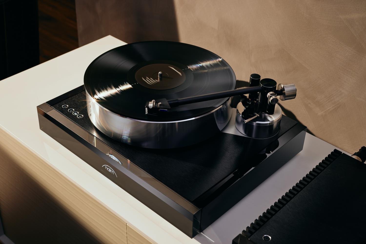 Naim-Audio-Solstice00921-Tone-Arm-On.jpg Naim-Audio-Solstice00921-Tone-Arm-On.jpg