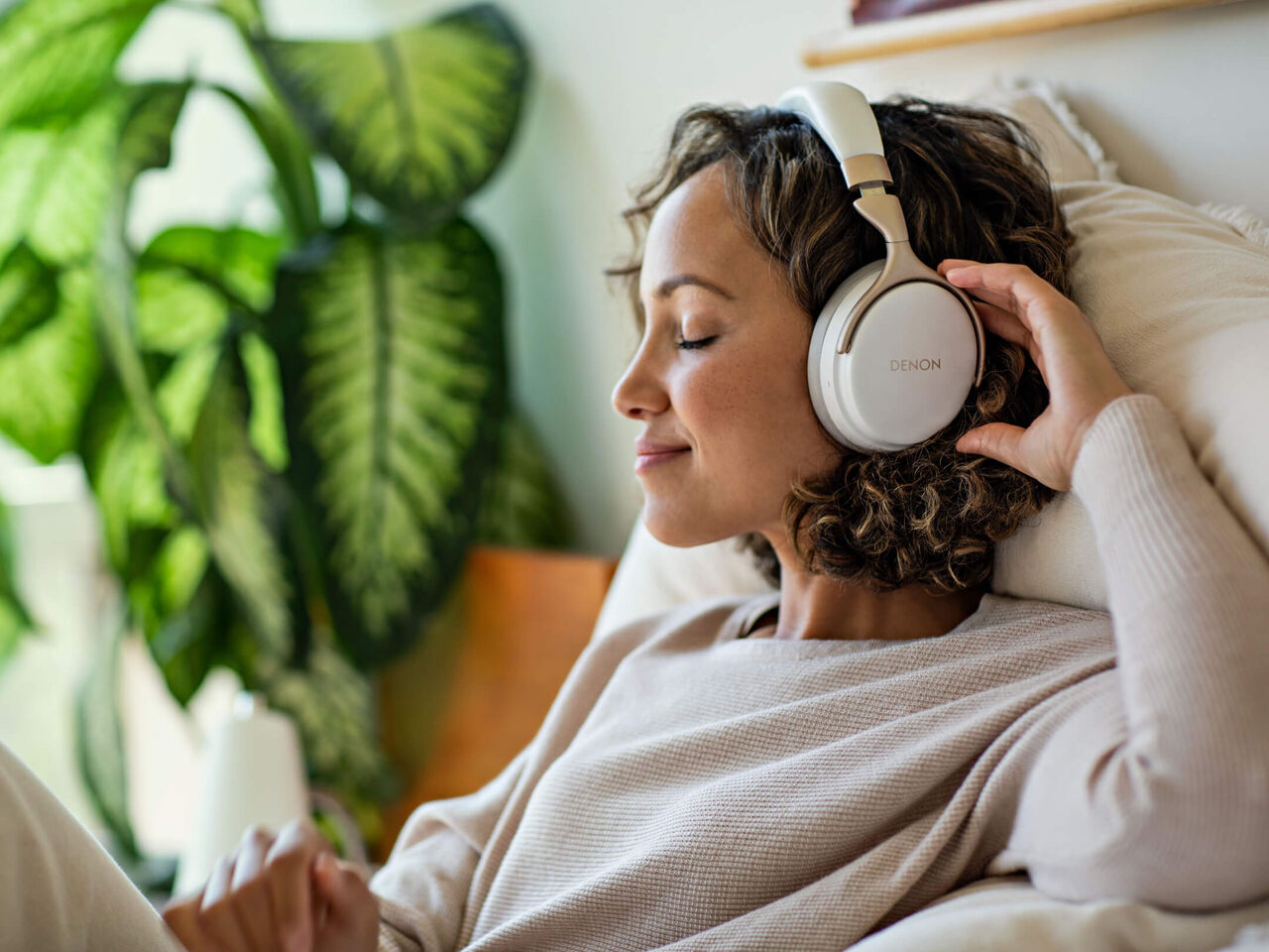 AH-GC30_White_scene-1 AH-GC30_White_scene-1