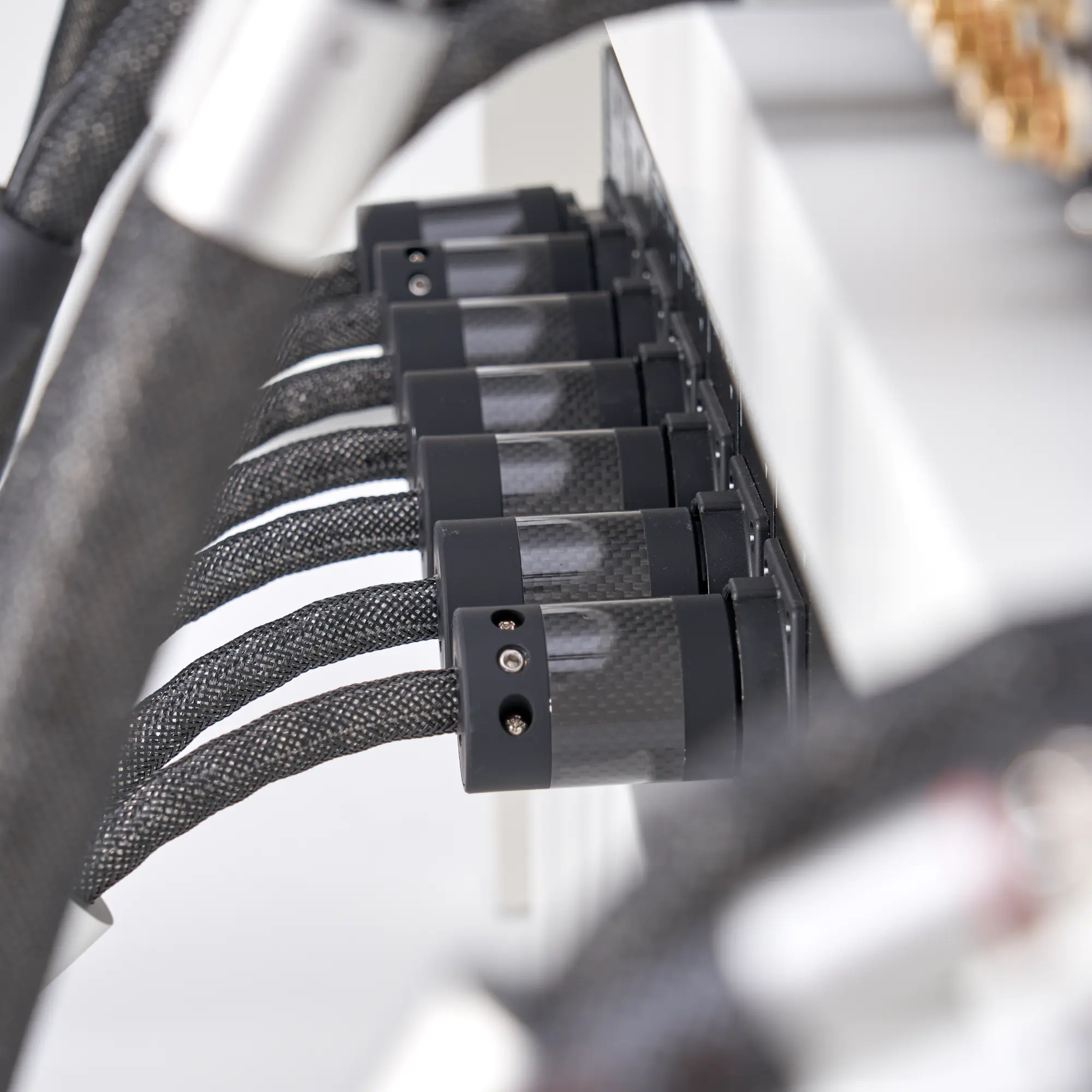 produktbild_in-akustik_referenz-ac-2405-air-schuko-c15_007651210par_2000px_5