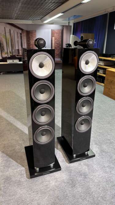 Bowers & Wilkins 702 S3, Ausstellungsstücke