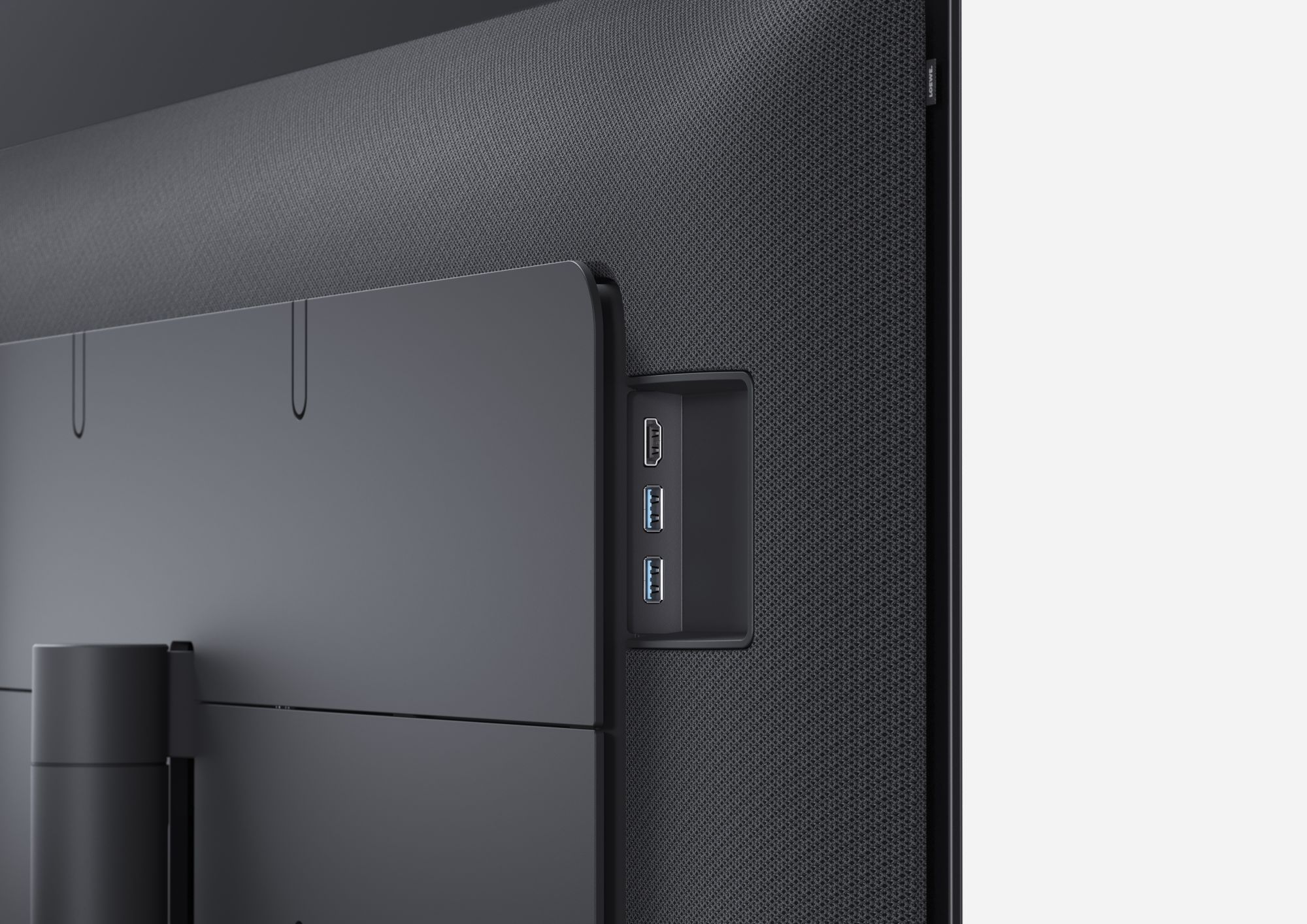 Loewe_inspire 65_detail_connection_resized Loewe_inspire 65_detail_connection_resized