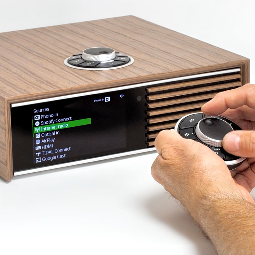 r610-display-poster-square r610-display-poster-square