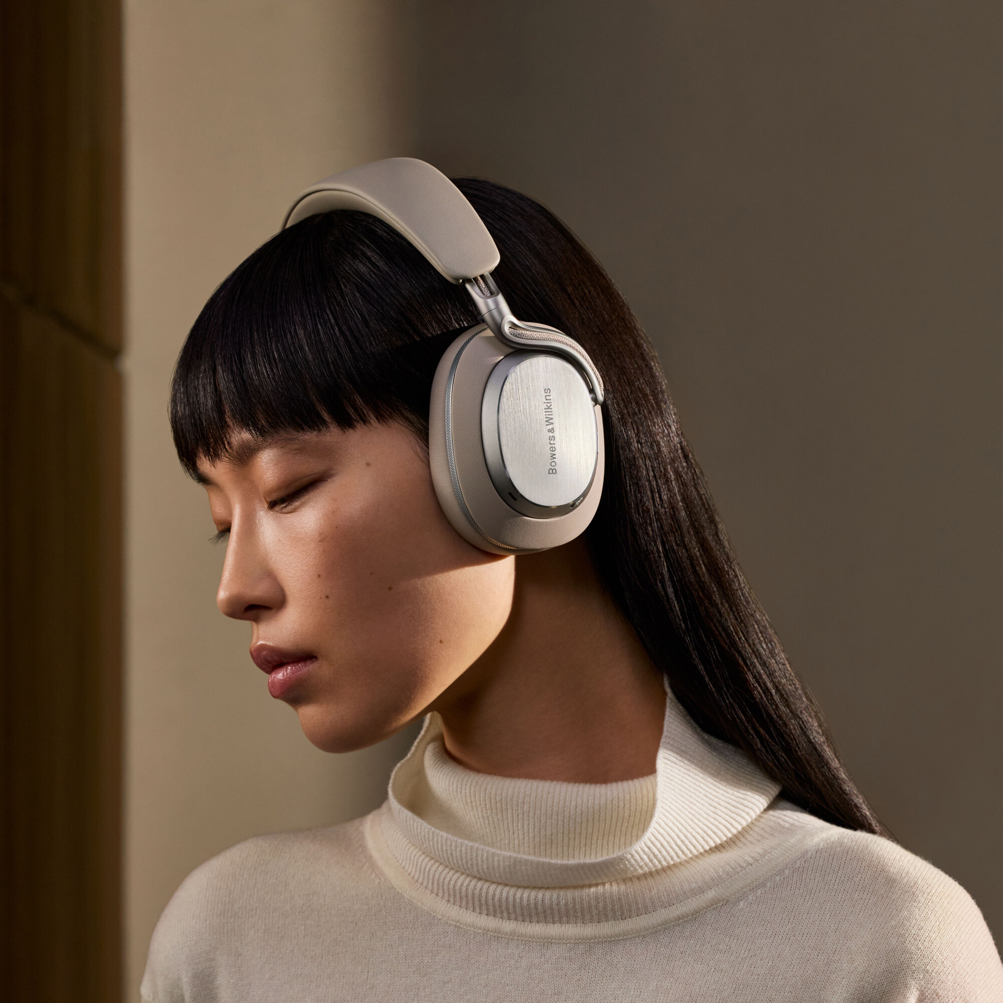 Low--B&W - Px8 S2 Warm Stone - Campaign 7 - 1x1 Low--B&W - Px8 S2 Warm Stone - Campaign 7 - 1x1